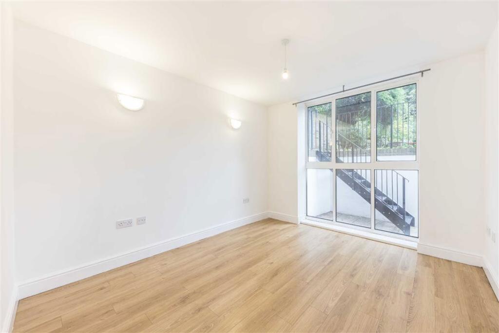 Apartment in London - More