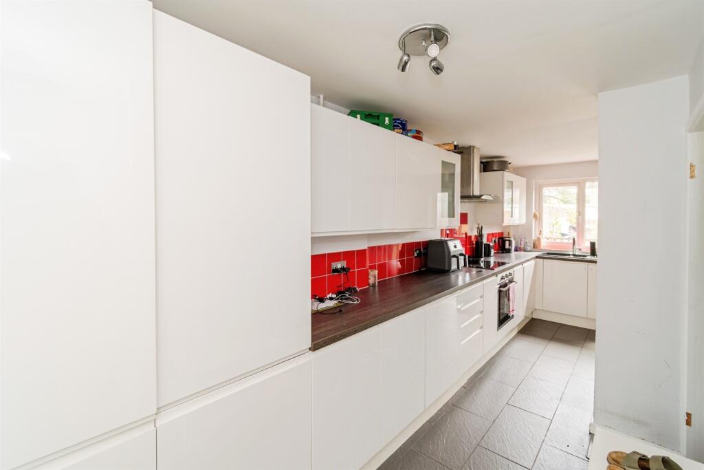 Fleming Avenue, North Baddesley, Southampton photo 3