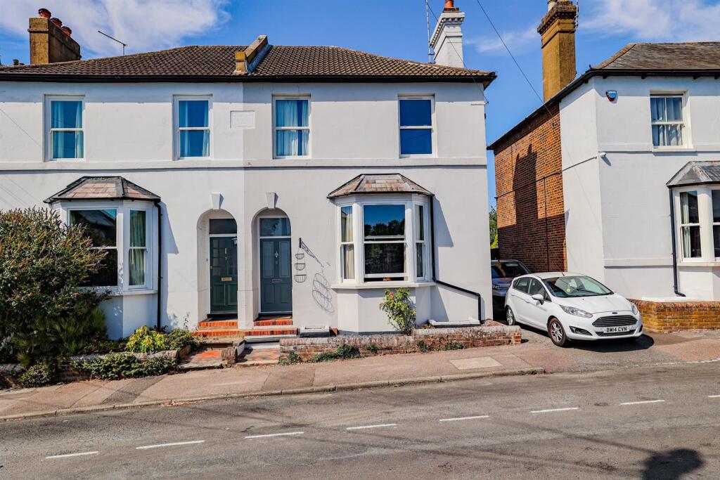 Main image of property: Broad Street, Hemel Hempstead, HP2