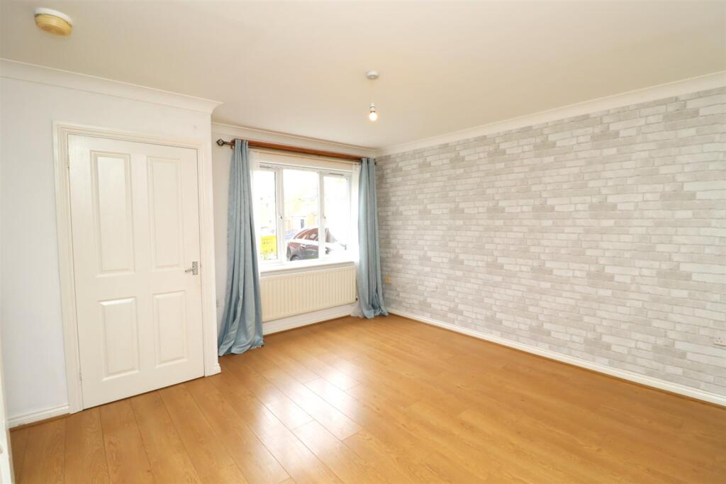 House in Nuneaton and Bedworth, Bedworth Hill - View 5