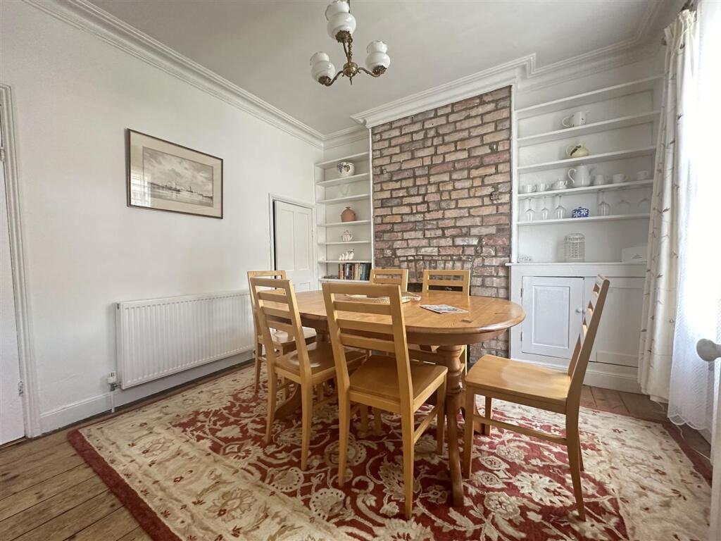 Longwestgate, Scarborough, YO11 - View 4