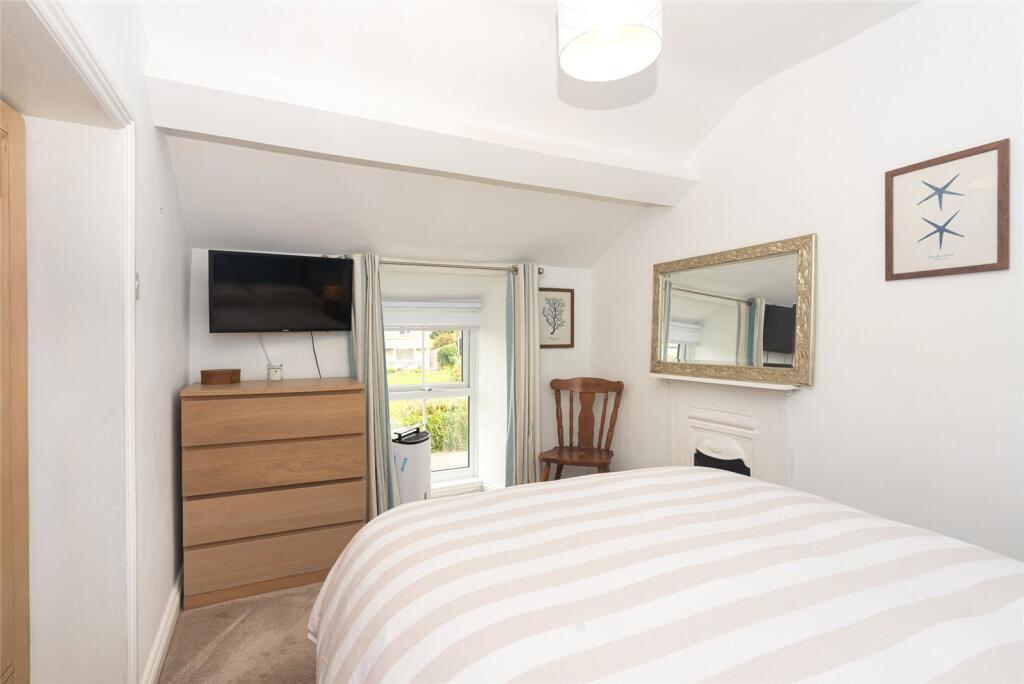 House in Amlwch, Porth Amlwch - More