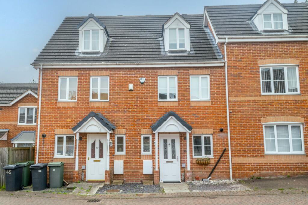 Main image of property: Redbarn Close, Leeds