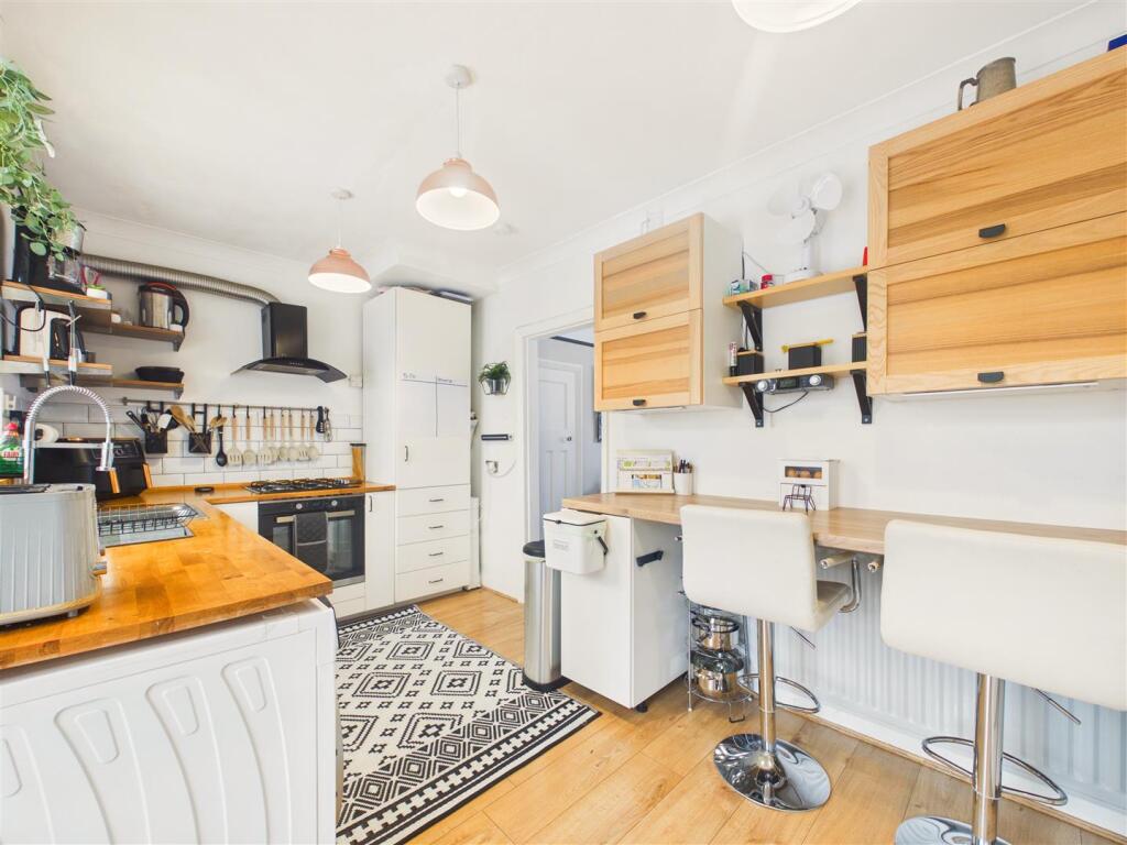 House in Hull - View 5