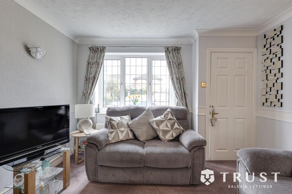 House in Leeds, Howlett Cross - More