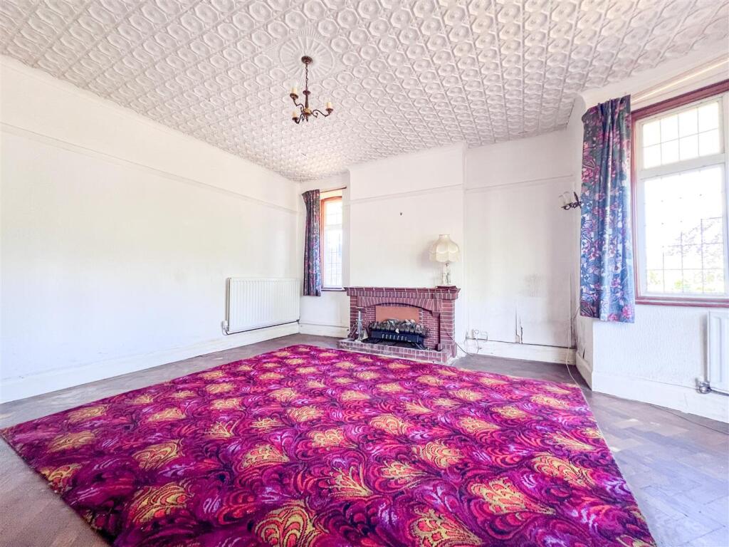 House in Stoke-on-Trent - More