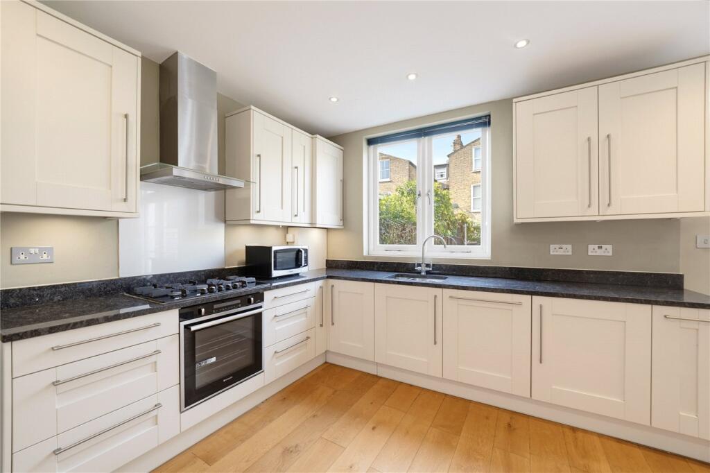 House in London - View 3