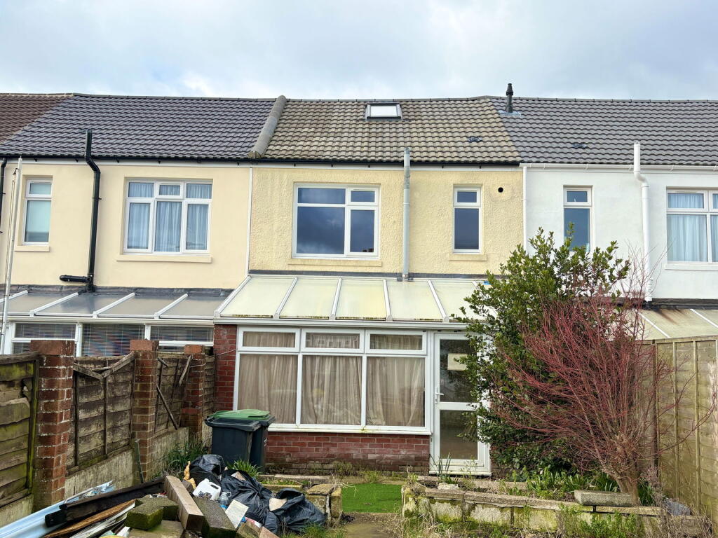 9 Hill Park Road, Gosport PO12 3EB photo 2