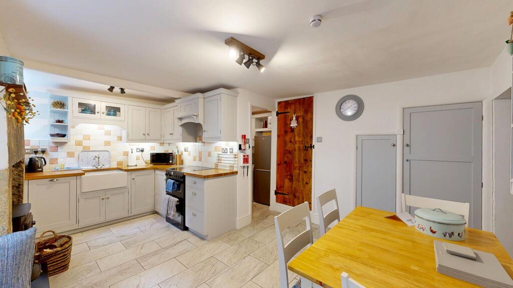 House in Derbyshire Dales, Starkholmes, Matlock Town - More