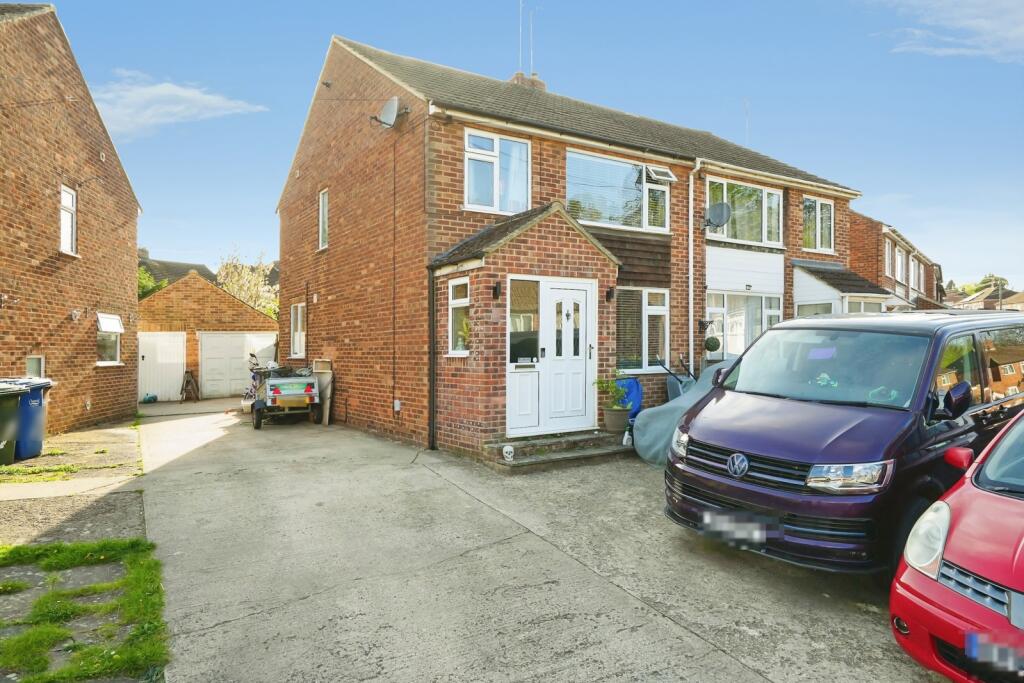 Main image of property: Hillview Crescent, Banbury, Oxfordshire, OX16