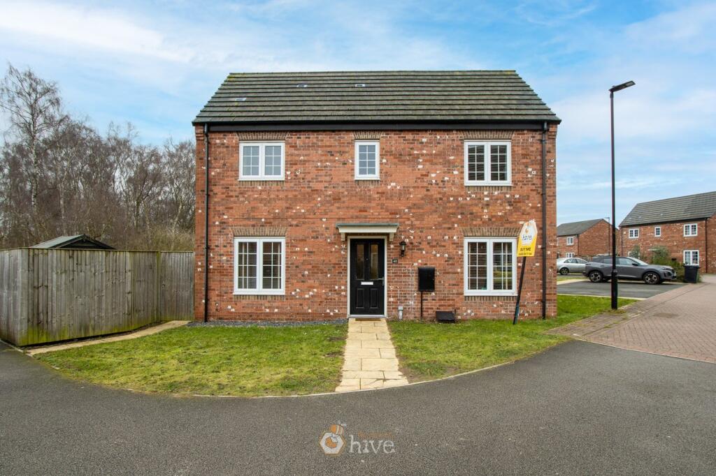 3-bed semi-detached on Fairlands Grove, Auckley, Doncaster, DN9, £240,000