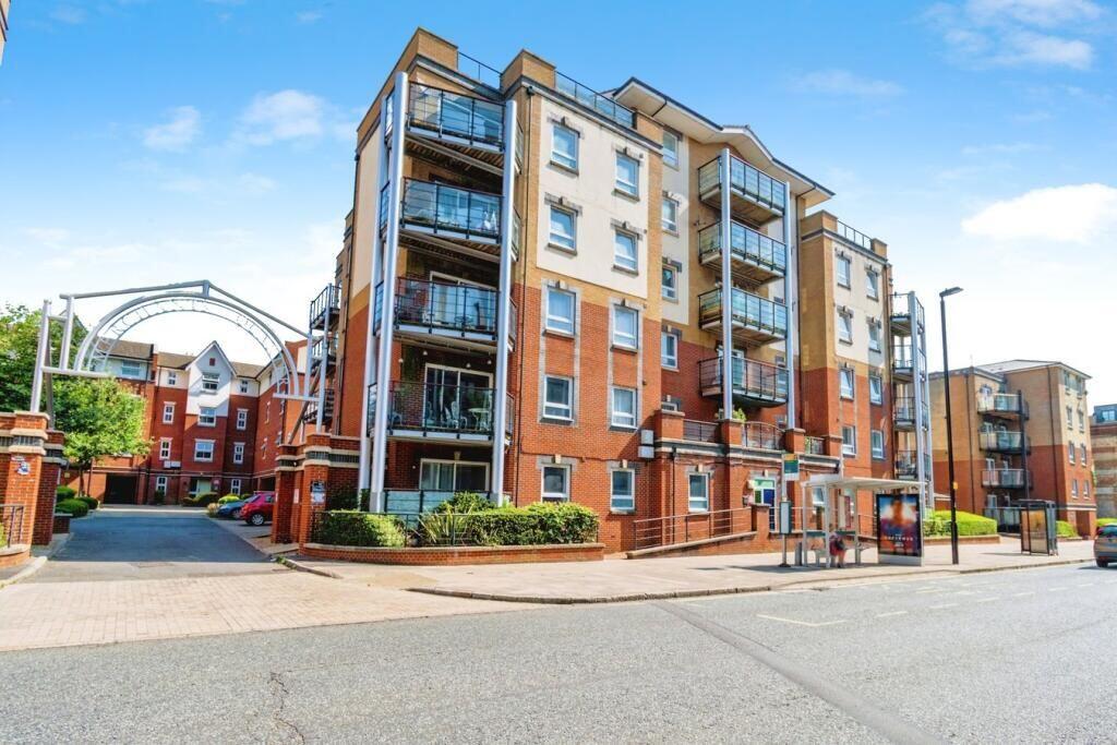 2-bed flat on Flat 25 Coopers Court, 4 Briton Street, Southampton, Hampshire, SO14 3EN, £135,000