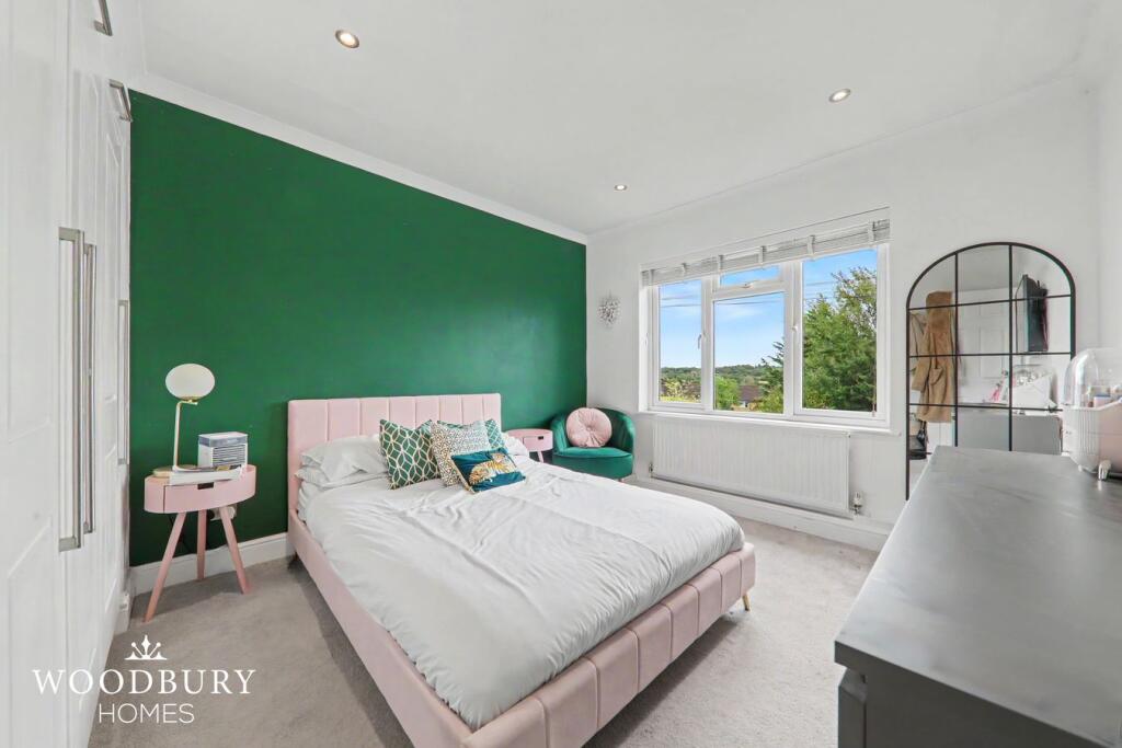 Apartment in Epping Forest, Loughton - More