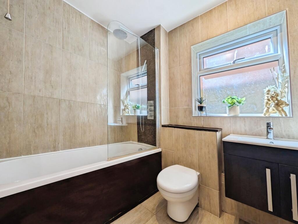 Apartment in Crowthorne, Bracknell Forest - More