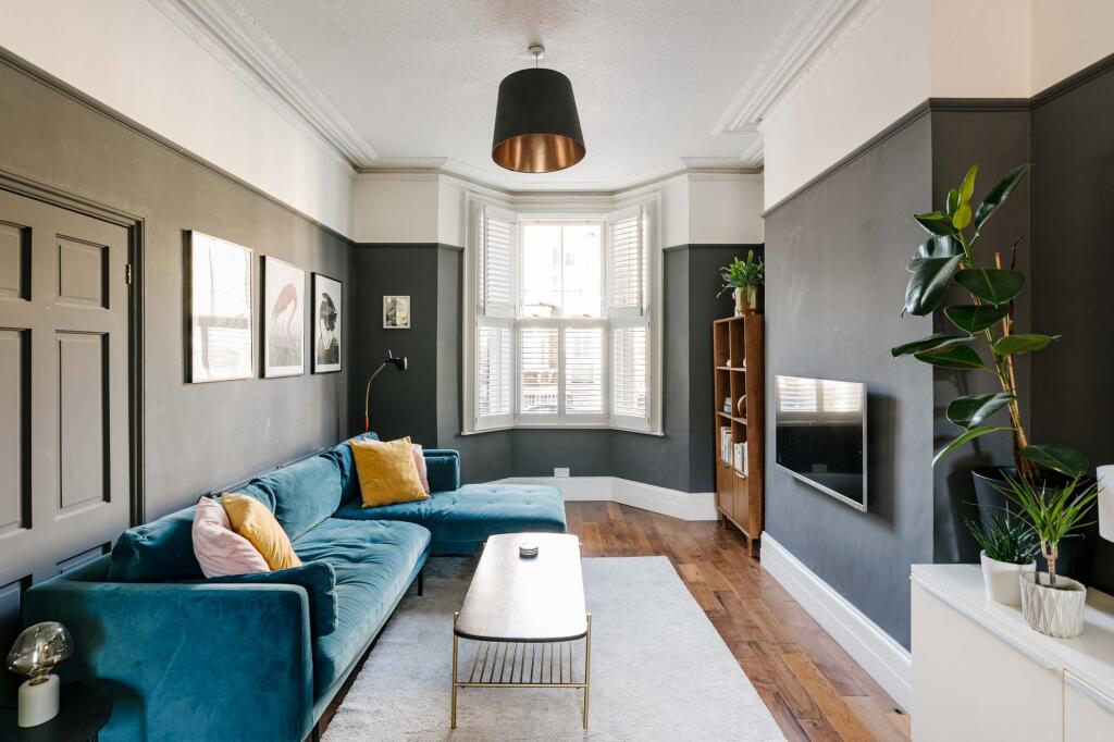 Apartment in London, Victoria Park Village, Hackney - More