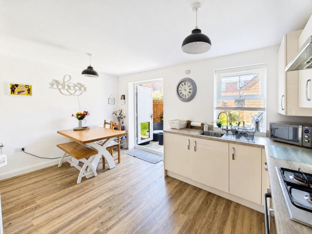 House in Northamptonshire NN6, Earls Barton - View 4