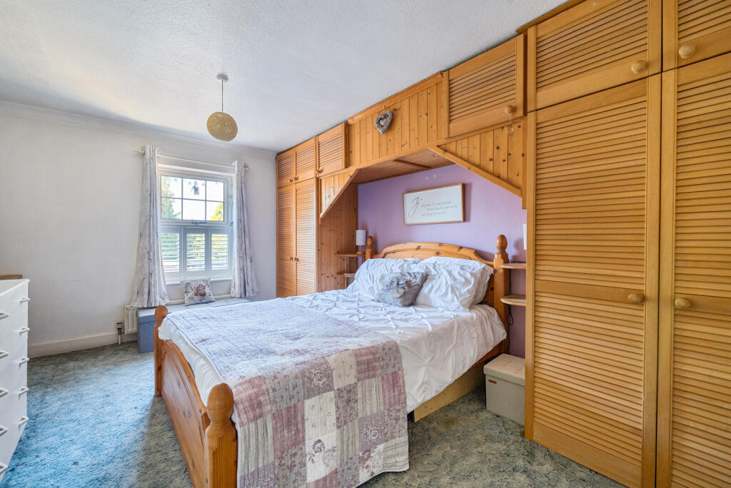 House in Elmbridge, Cobham - More