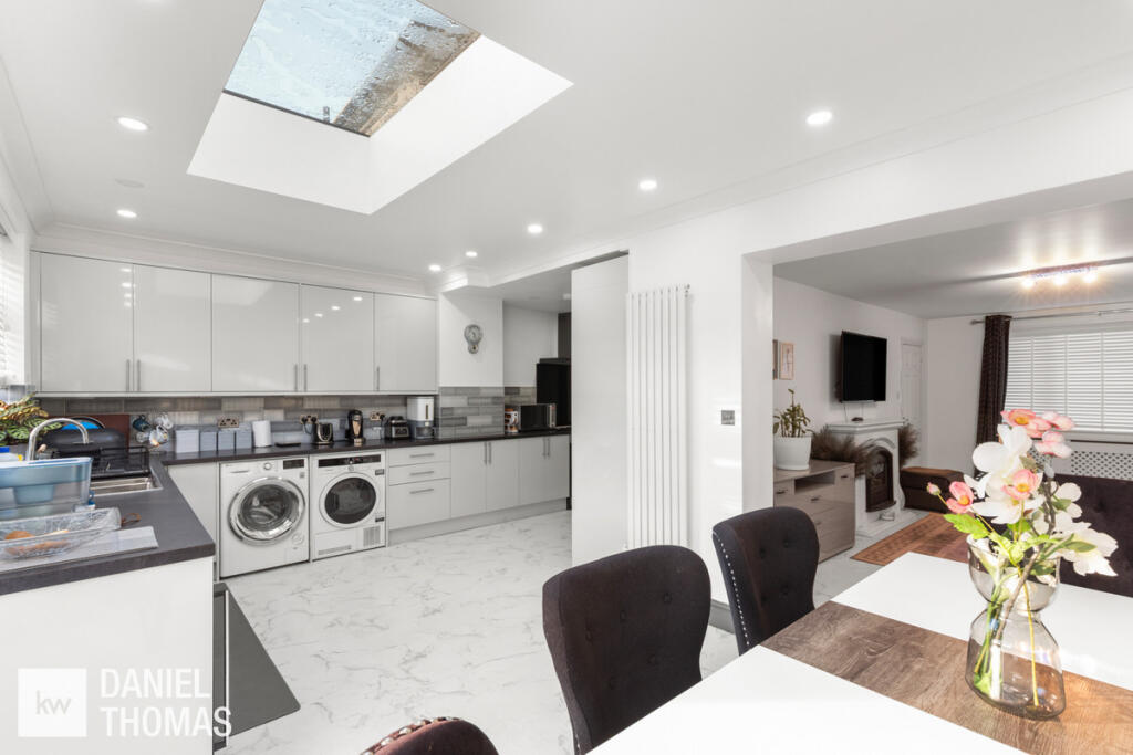 Poplar Shaw, Waltham Abbey, EN9 photo 2
