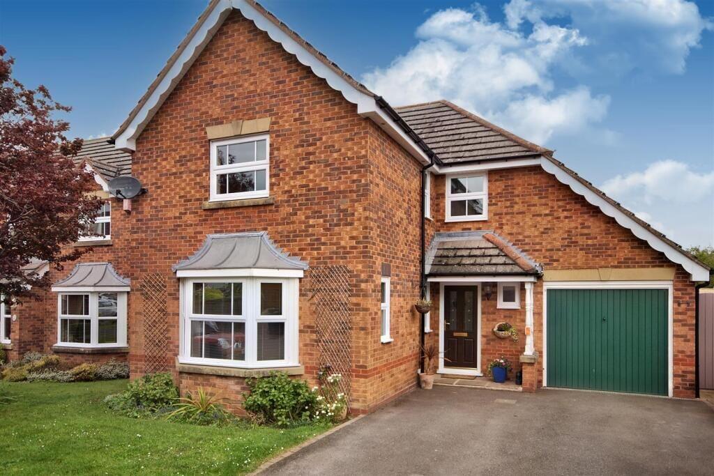Main image of property: Murray Close, Bishops Cleeve, Cheltenham, GL52