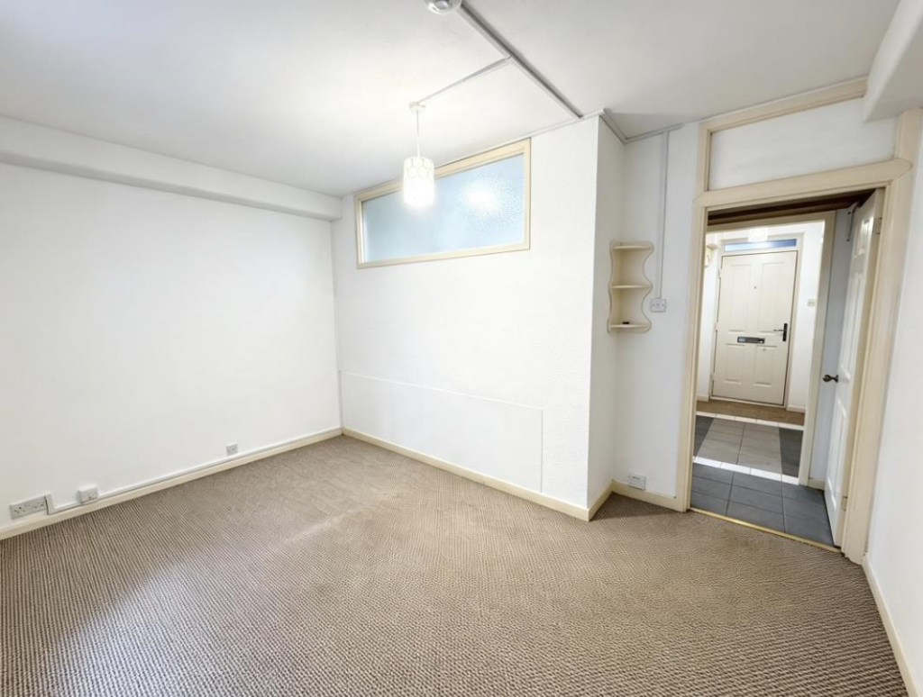 Apartment in Dunstable, Central Bedfordshire - View 5