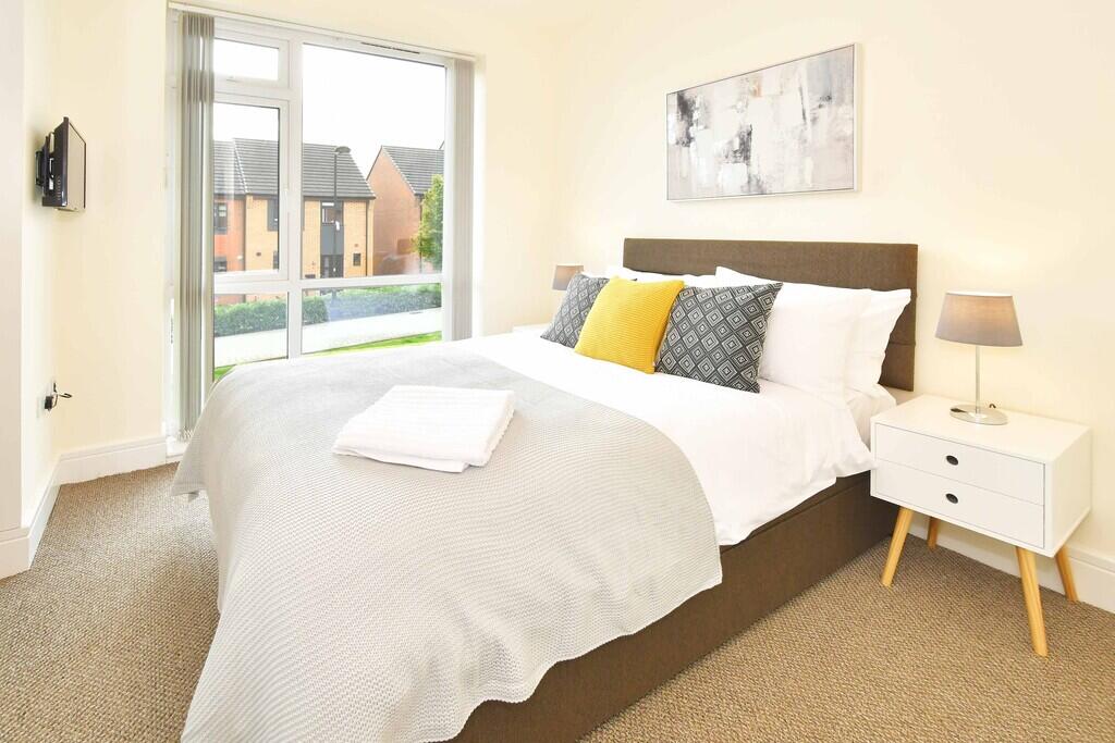 House in Stoke-on-Trent - More