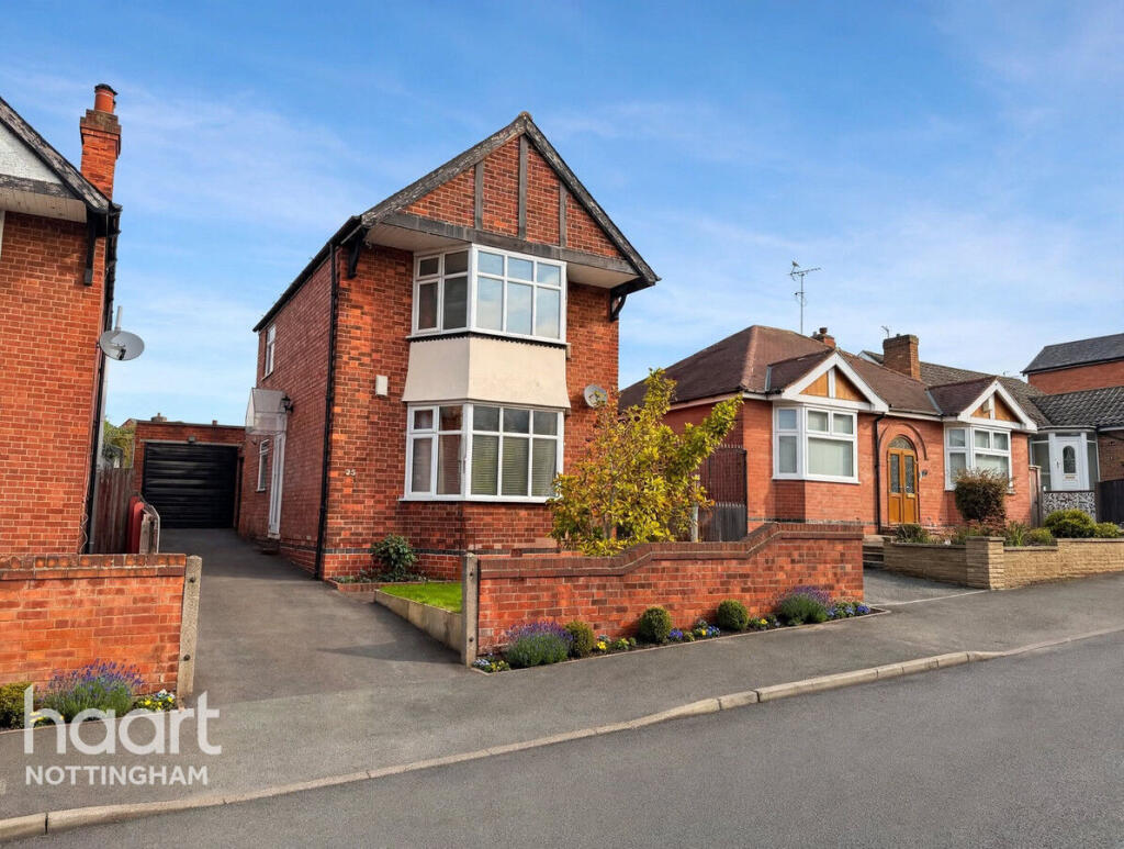 2-bed detached on Parkdale Road, Bakersfield, £200,000