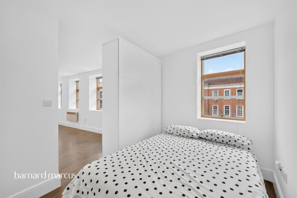 Apartment in Kingston upon Thames - More