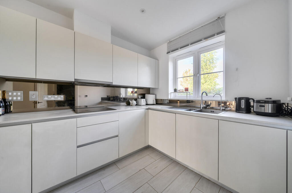 House in Reading, Warfield - More