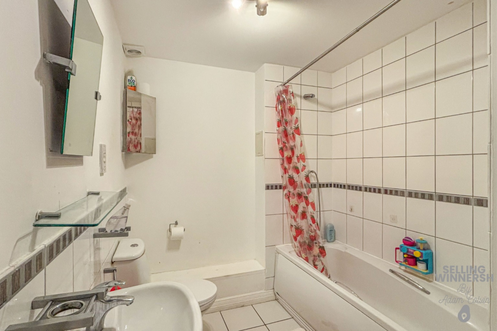 House in Winnersh, Sindlesham - More