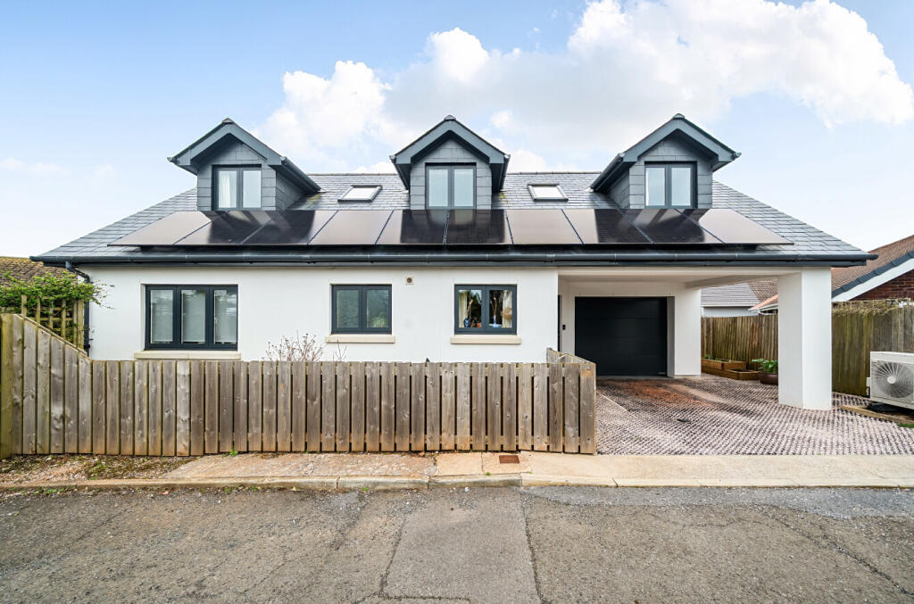 Main image of property: Rea Barn Close, Brixham, Devon
