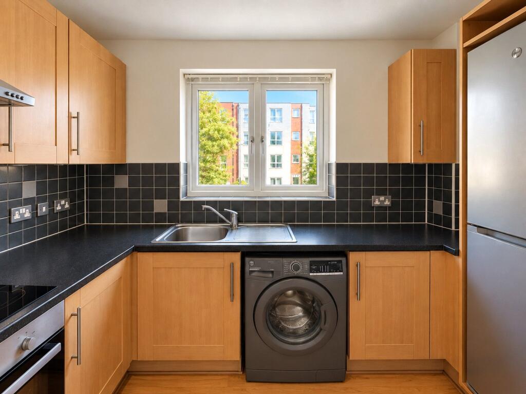 Apartment in Sefton, Liverpool City Region - View 3