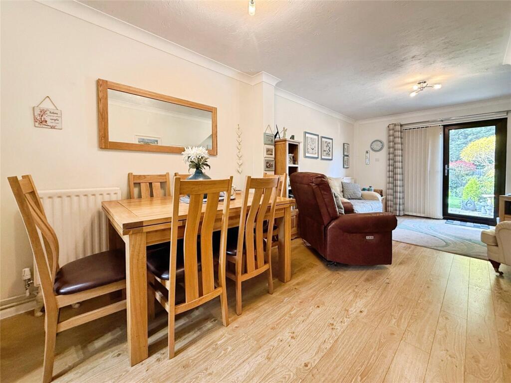 Wentworth Close, Crowthorne, Berkshire, RG45 photo 3