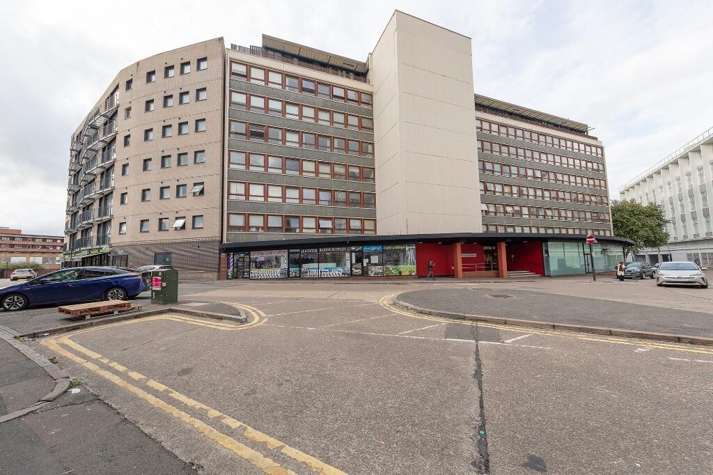 2 bedroom flat for sale in Lee Circle, Leicester, Leicestershire, LE1