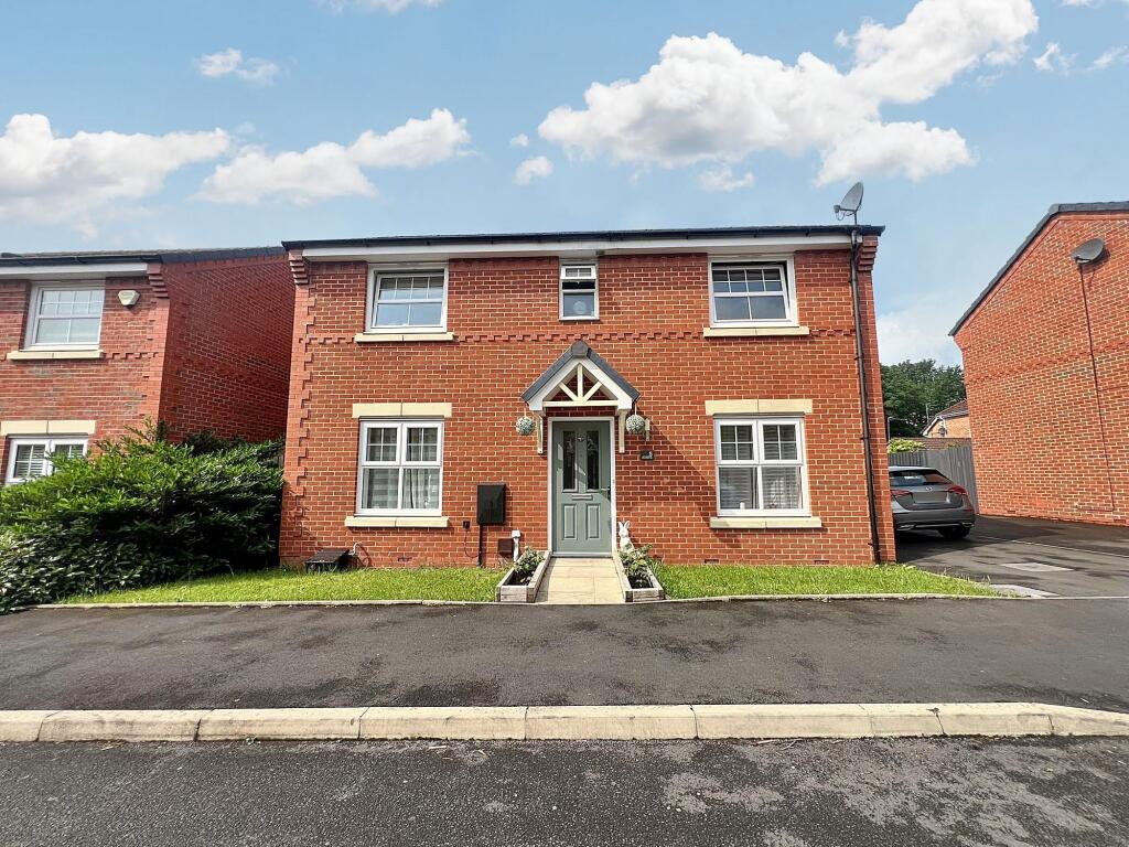3-bed detached on De La Salle Way, Salford, M6, £315,000