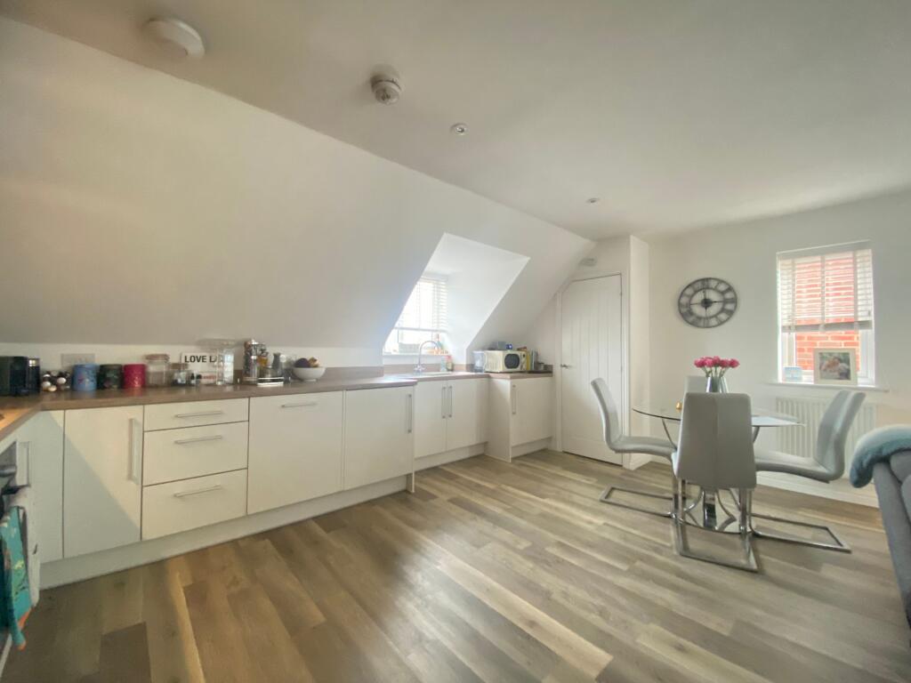Apartment in Horsham, Colgate - View 4