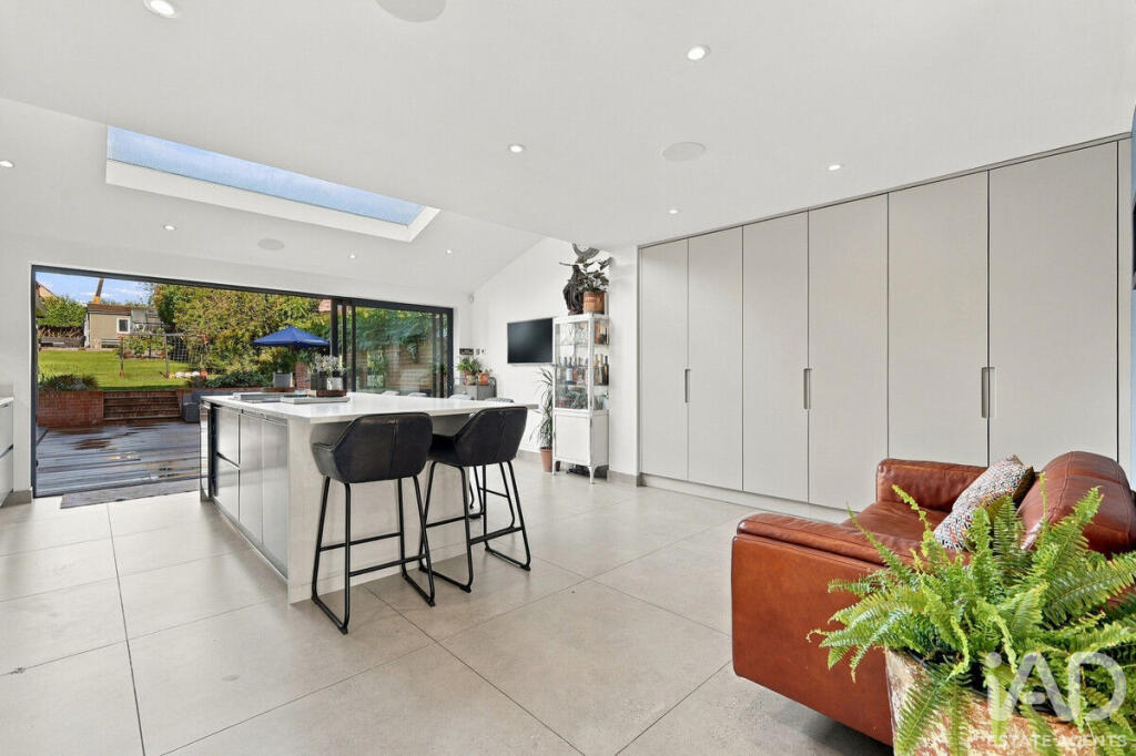 House in Bishop's Stortford, Hockerill - View 5