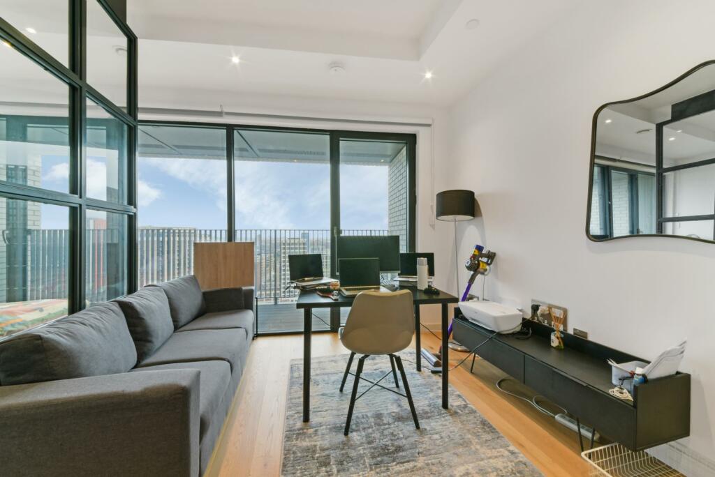 1-bed apartment on Corson House, London City Island, London, E14, £390,000