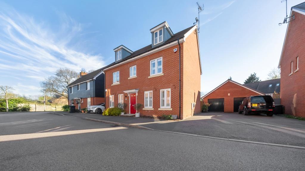 5-bed detached on Rye Field, Ampthill, MK45 2GW, £700,000