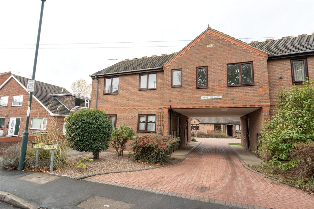 2-bed flat on Station Road, Healing, DN41, £110,000