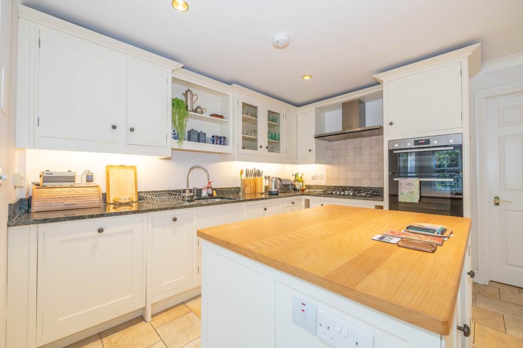House in Canterbury, Stuppington, Longport - More