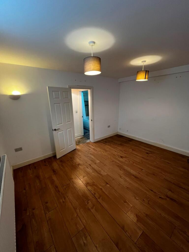 Apartment in Swansea, Morriston - View 4