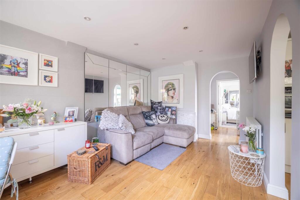 Apartment in Slough - View 4