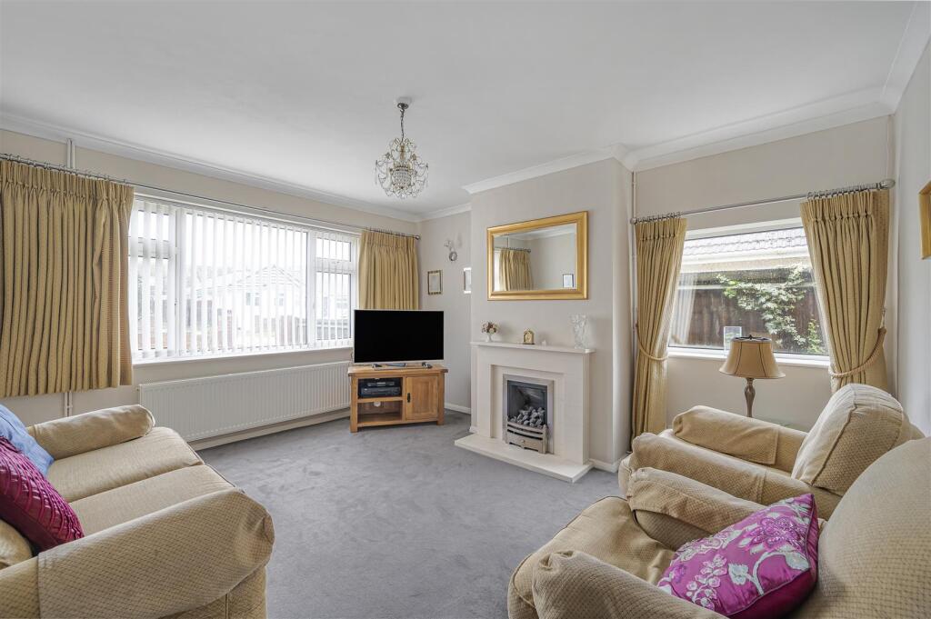 Sunview Avenue, Peacehaven photo 2