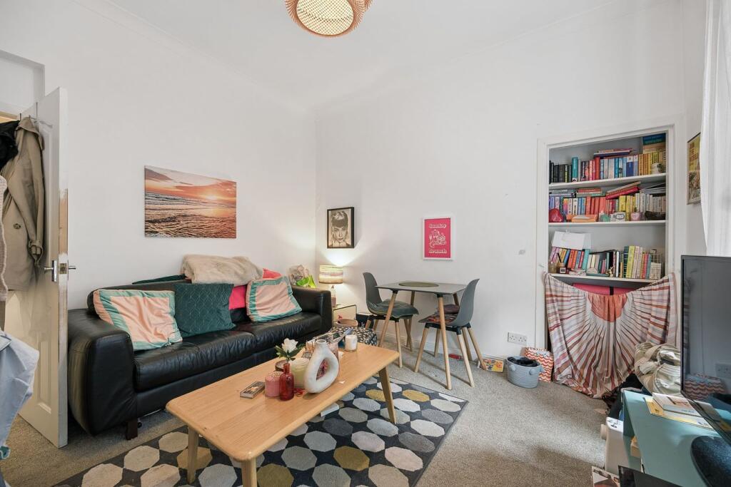 Apartment in Glasgow, West Dunbartonshire - View 5