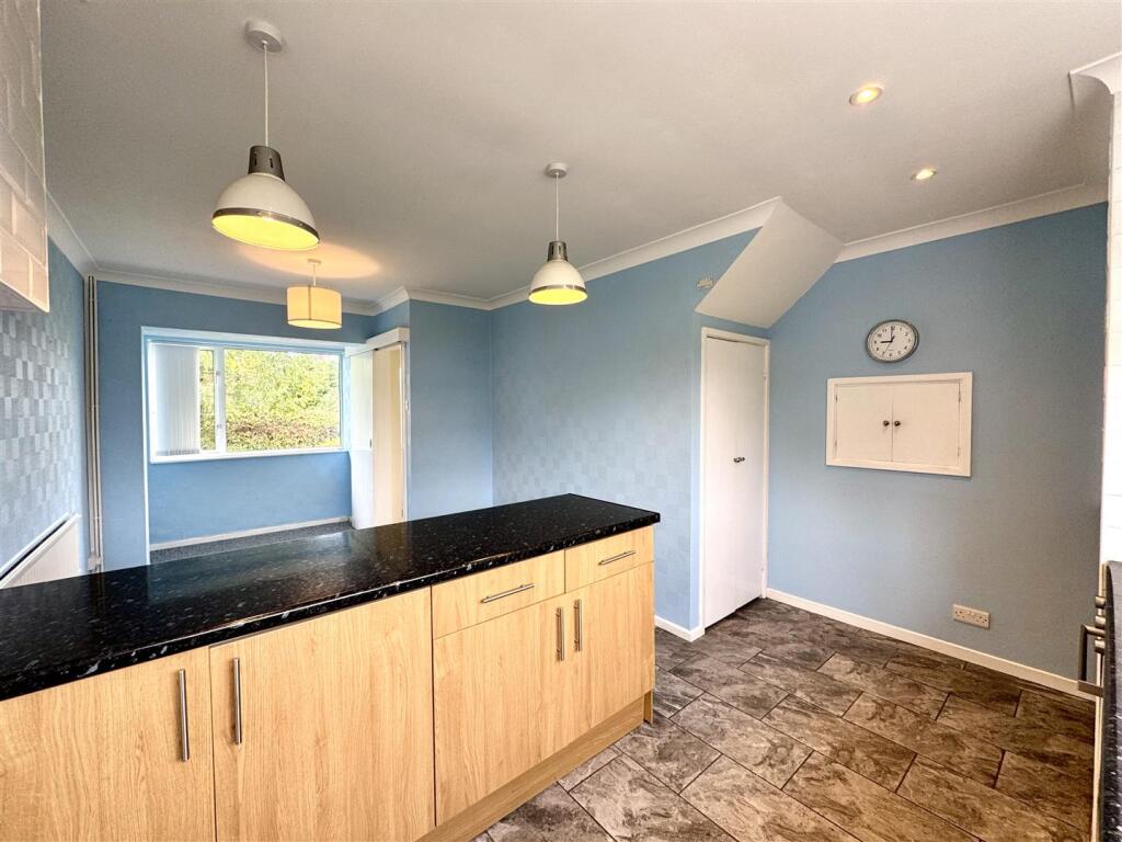 House in Newport - View 4