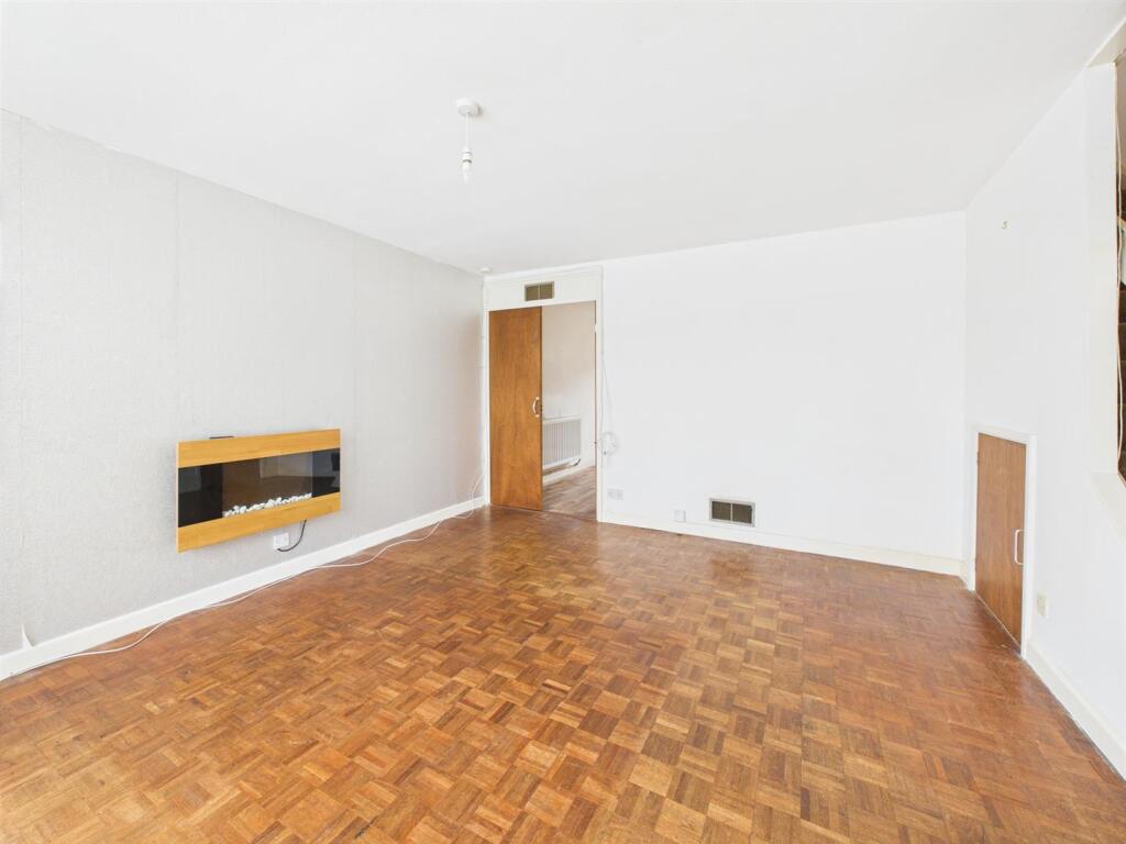 Fircroft Close, Tilehurst, Reading photo 3