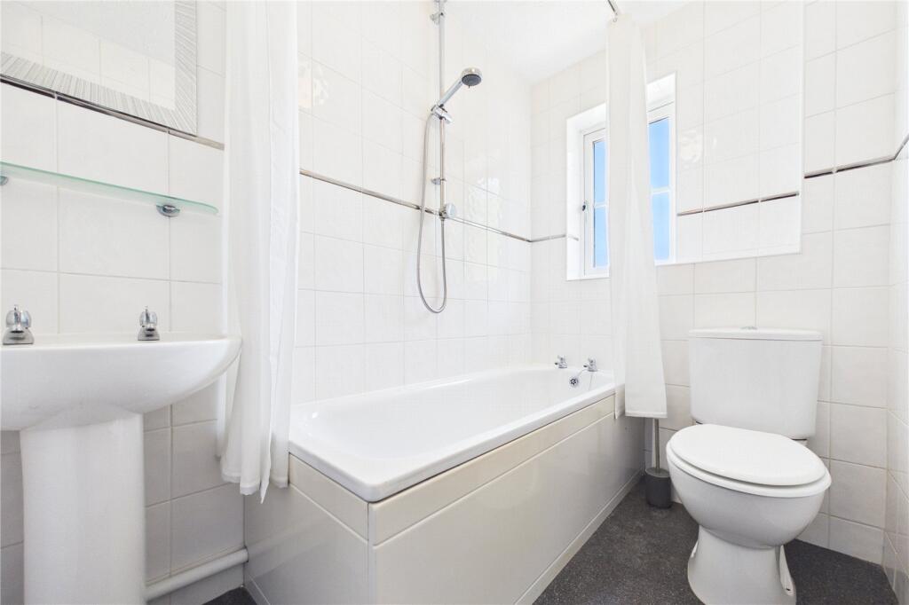 House in Basingstoke and Deane, Rooksdown - More