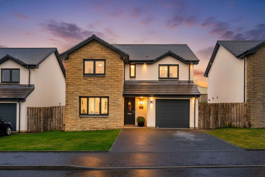4 bedroom detached house for sale in Sandpiper Common, Lesmahagow, ML11