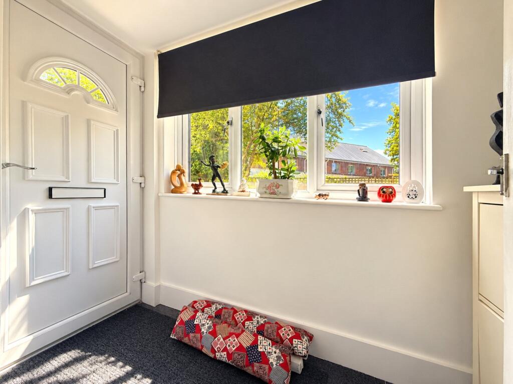 House in Bromley - More