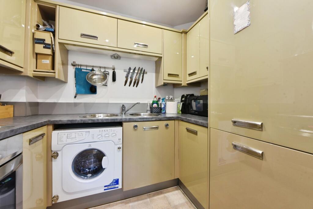 Apartment in Manchester, Whalley Range - View 4